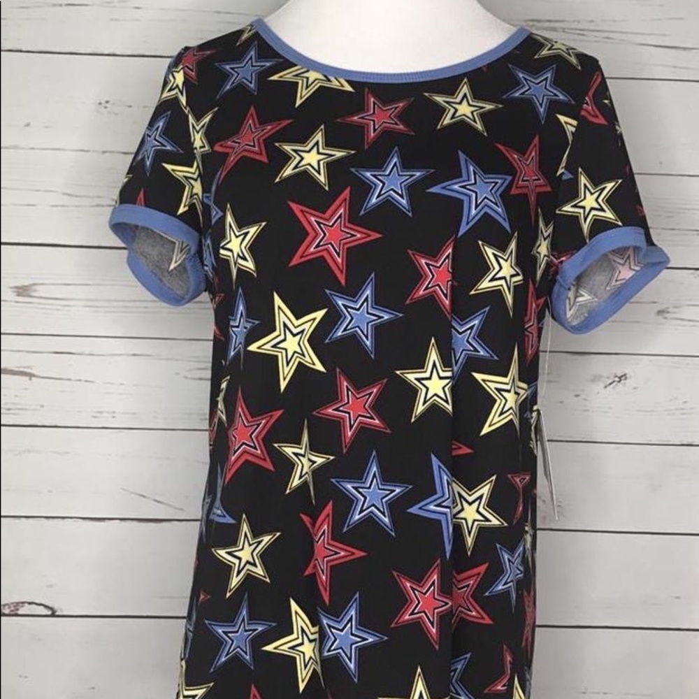 NWT Lularoe Classic T